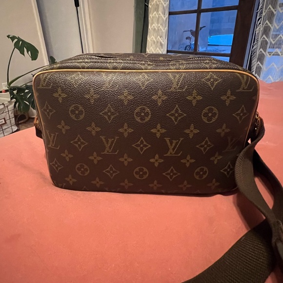 Louis Vuitton Reporter Crossbody Bag - Picture 2 of 6